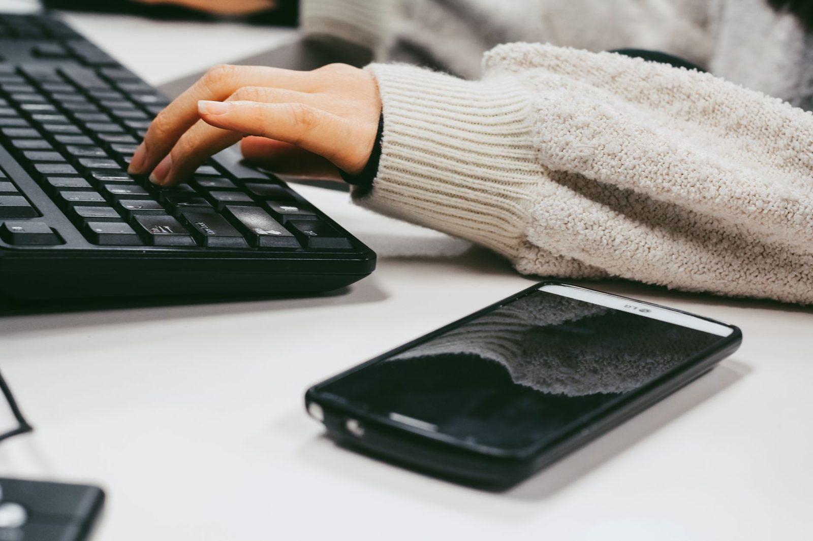 « Votre ancien téléphone a bien été reçu, confirmez l'IBAN de la prime » : l'arnaque au faux rachat d'appareil